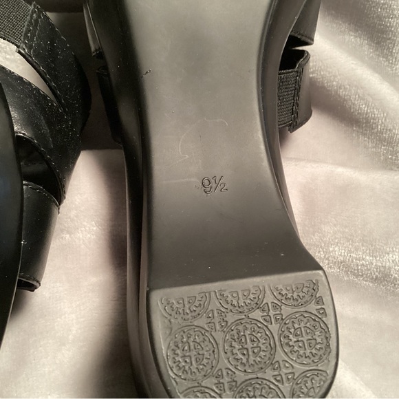Women’s Black leather sandals. NWT Size 9.5 - Picture 5 of 9